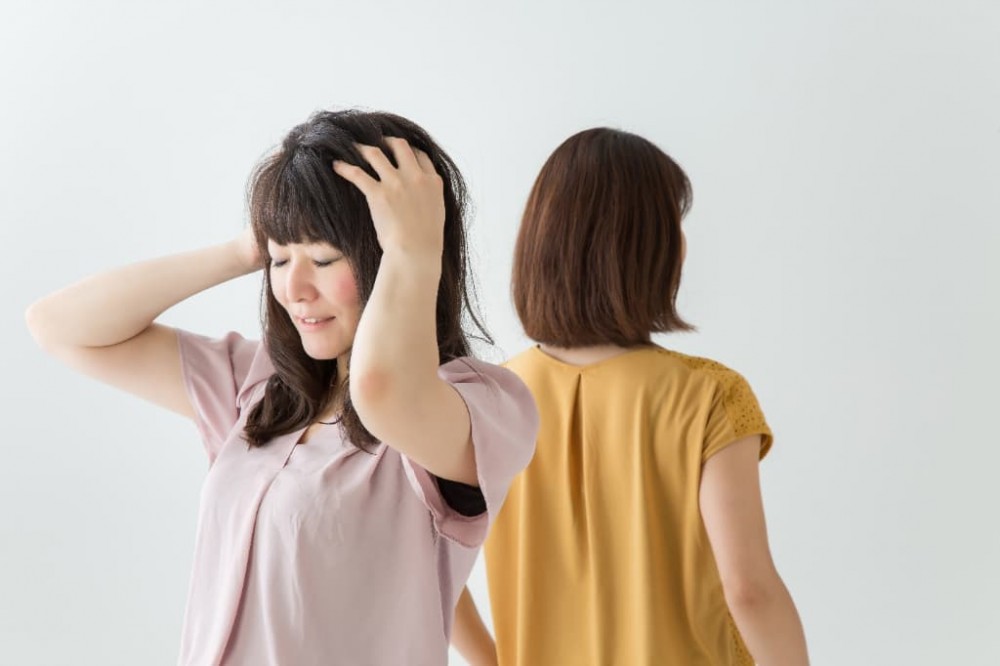 ガールズバーで同僚から嫌われるキャストの特徴