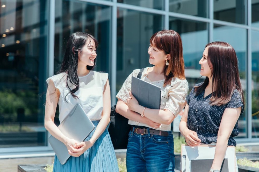 大学生活とスナックでのバイトを両立させるコツ