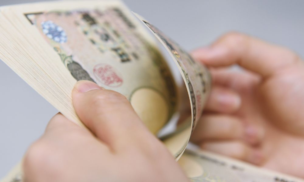 夜職スカウトマンと黒服（ボーイ）の給料の違い