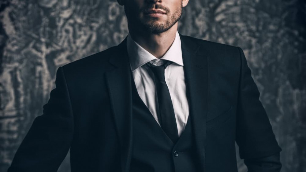 ラウンジの黒服(ボーイ)に求められるスキルとは?