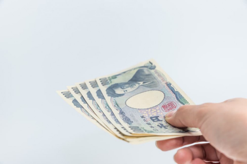 キャバクラヘアメイクの給与体系と収入の目安