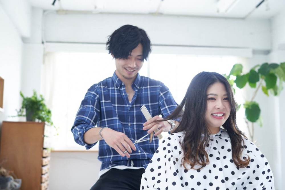 美容師からキャバクラヘアメイクに転職するメリット・デメリット