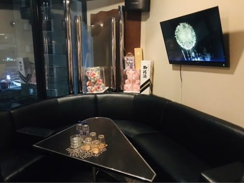 ?那覇市松山エリアの落ち着いたラウンジで、新メンバーを大募集?