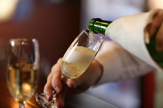 1本で10万円のバックも!? ボトルが入りやすいお店です♪