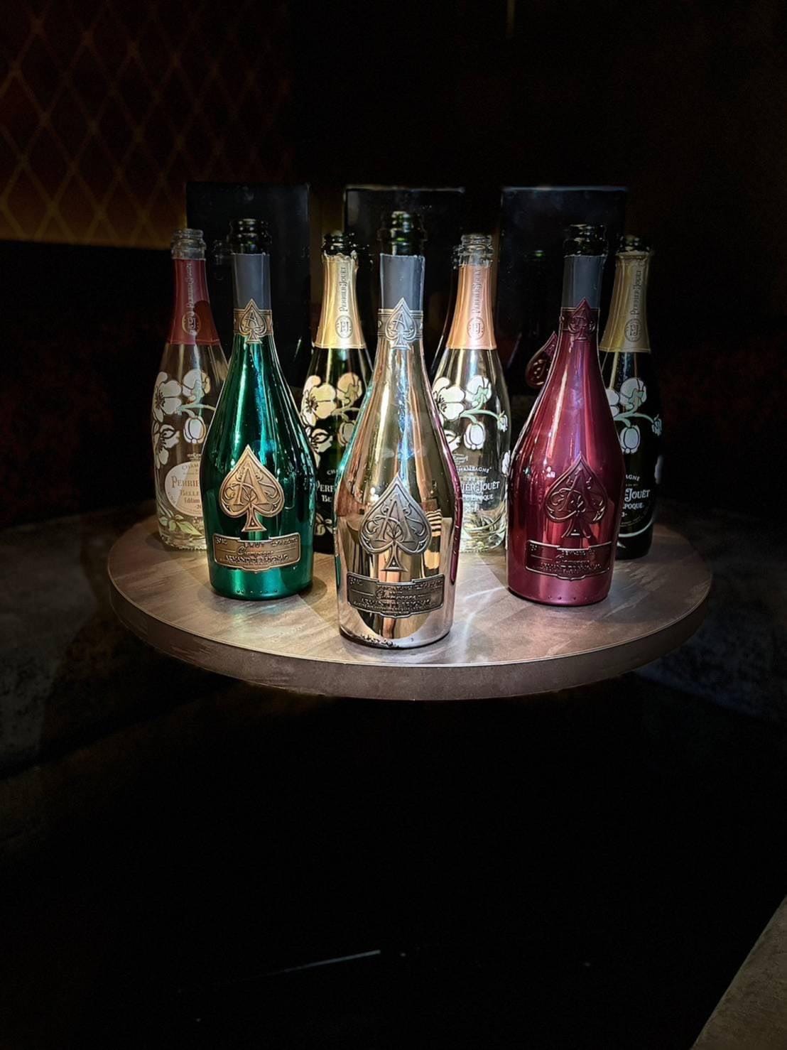 たくさんの光り物