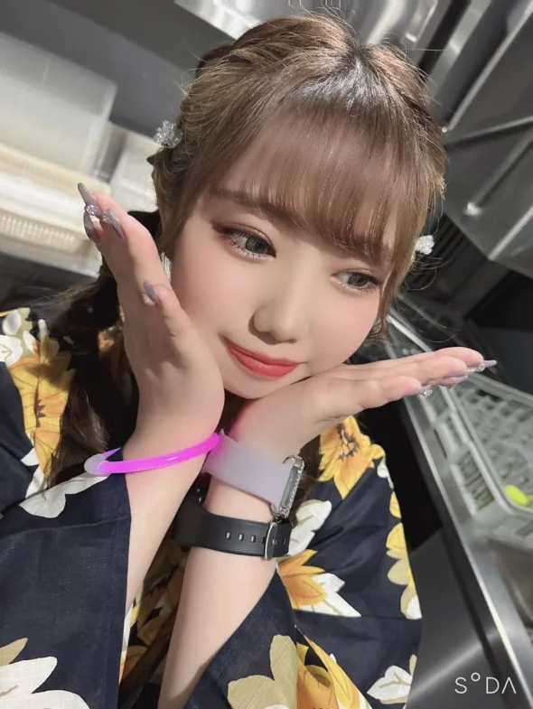 彩羽 あこさん【流川の高級キャバクラ『club Baron広島（バロン）』】