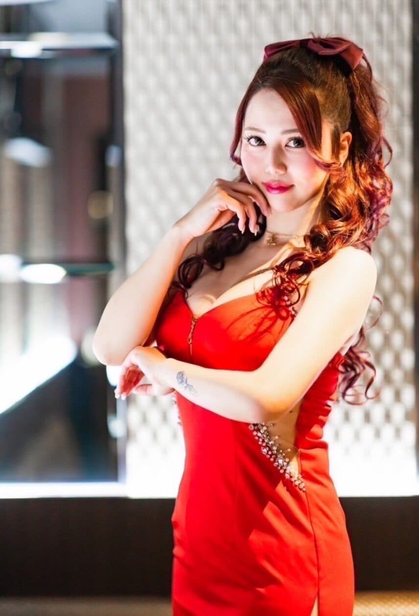 リナさん【都町の高級キャバクラ『琥珀（コハク）』】