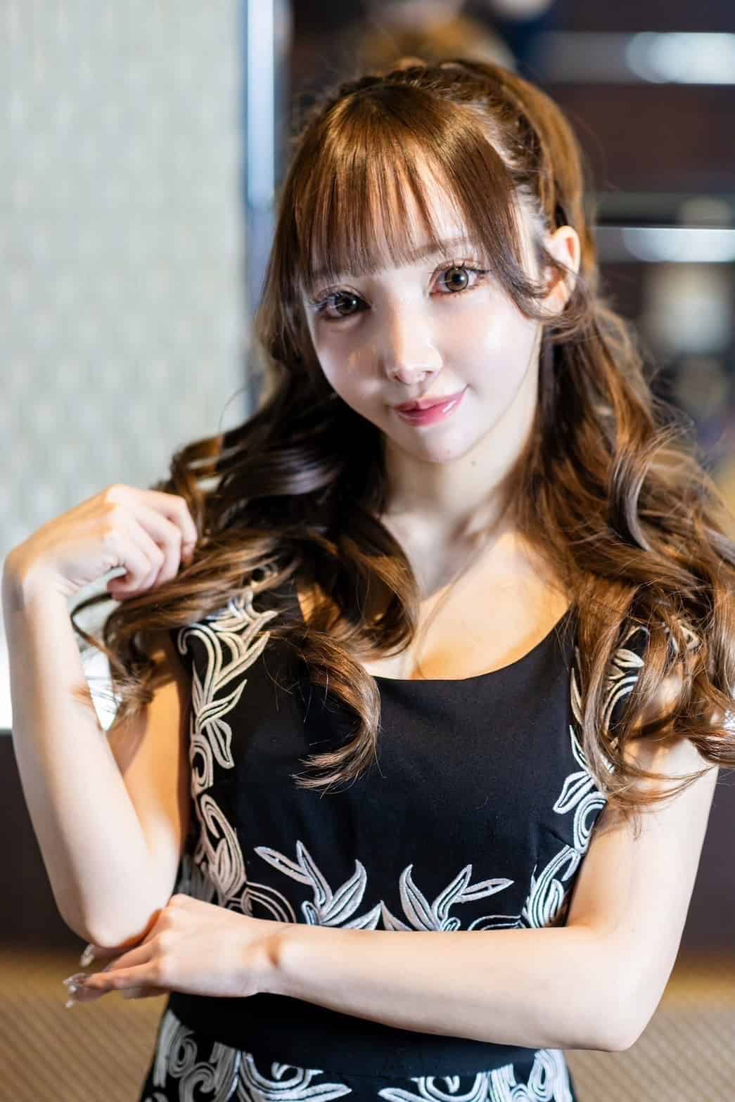 ルナさん【都町の高級キャバクラ『琥珀（コハク）』】