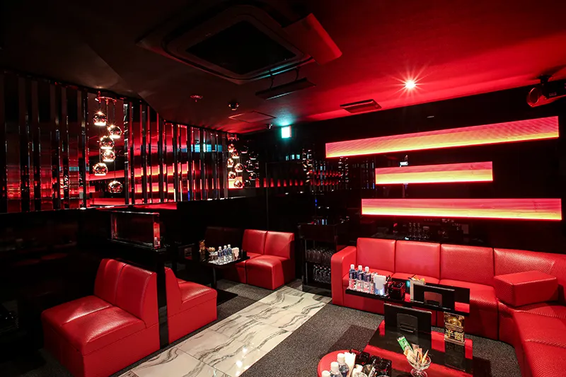 難波の高級キャバクラ『CLUB Luxe（リュクス）』