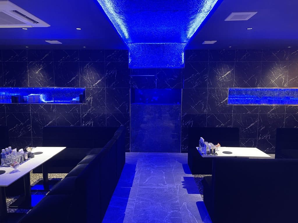 難波の高級キャバクラ『COLORS BLUE（カラーズ ブルー）』