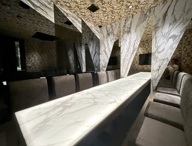 岡山・中央町の高級キャバクラ『ベロア 岡山』