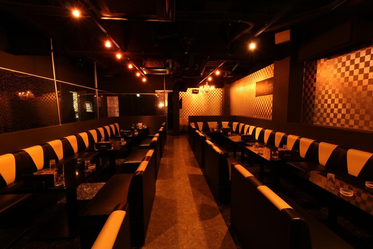 四日市の高級キャバクラ『CLUB Roi&Reine（ロワアンドレーヌ）』（画像1）