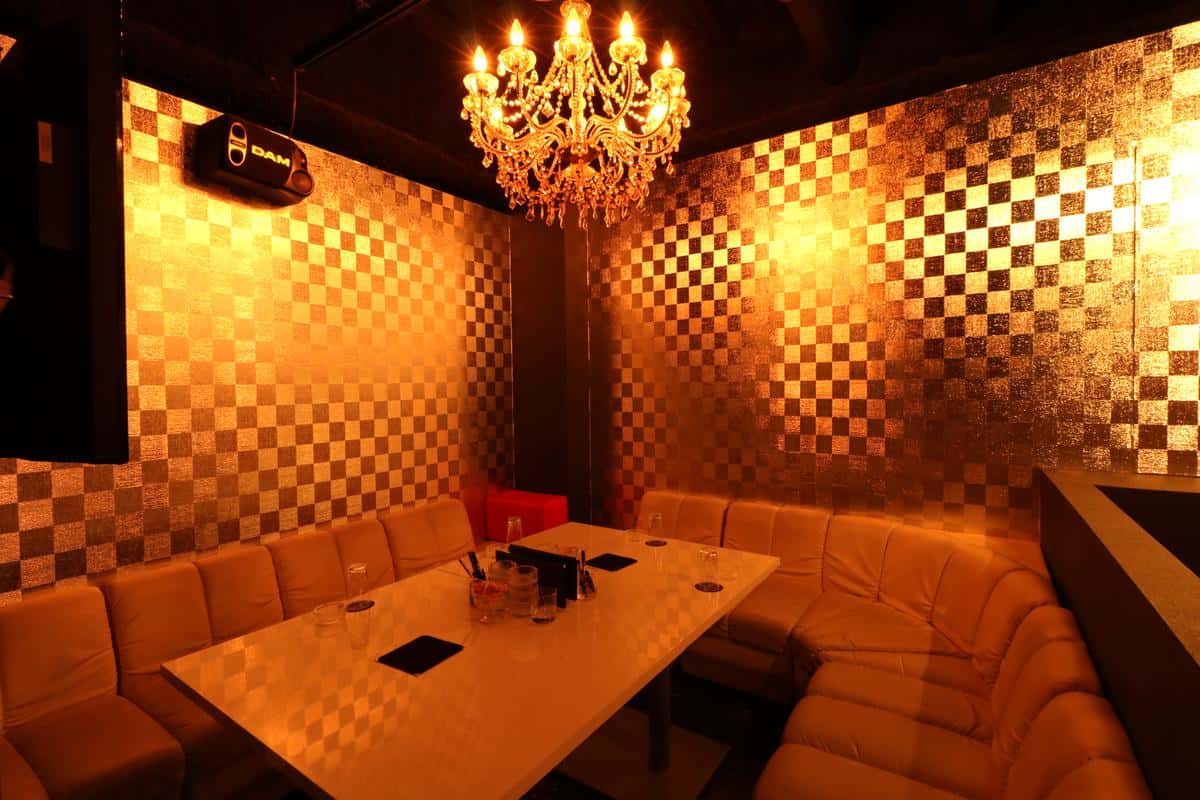 四日市の高級キャバクラ『CLUB Roi&Reine（ロワアンドレーヌ）』（画像2）