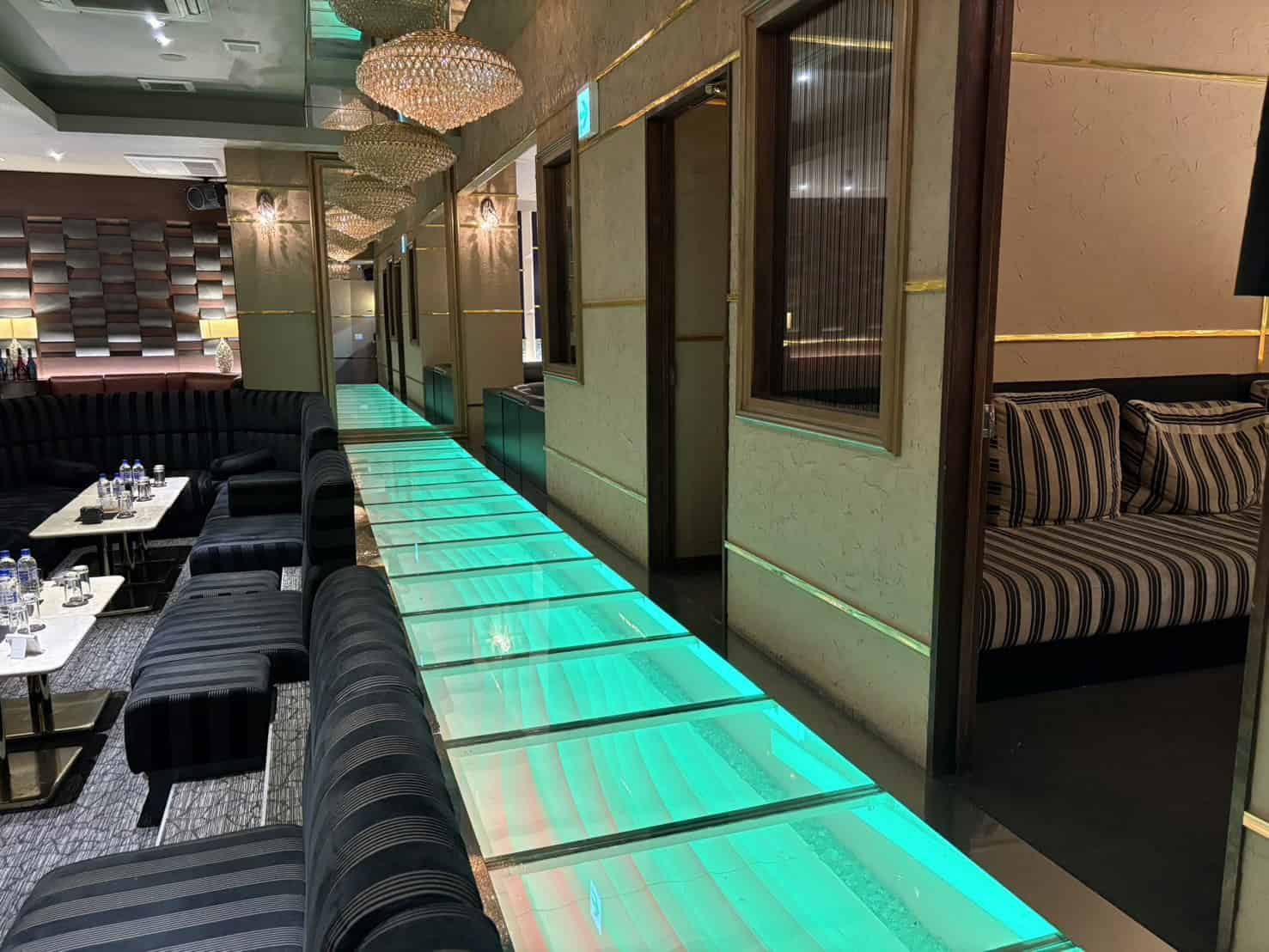 沖縄・松山の高級キャバクラ『V OKINAWA（ブイ オキナワ）』（画像1）