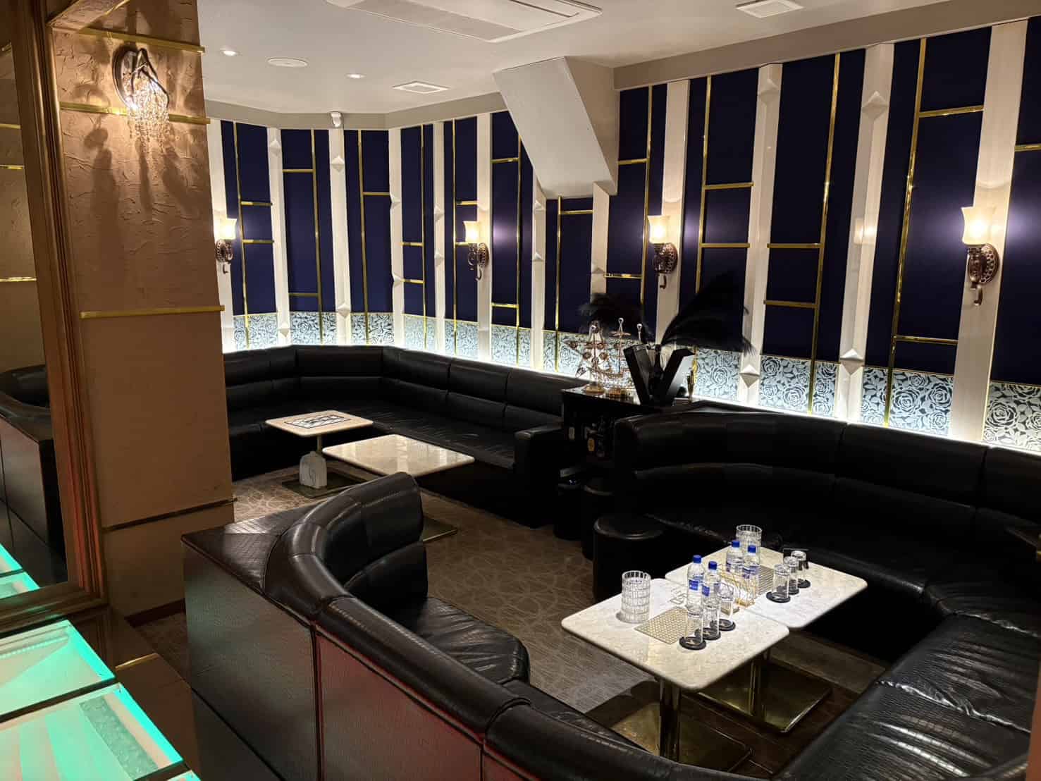 沖縄・松山の高級キャバクラ『V OKINAWA（ブイ オキナワ）』（画像2）