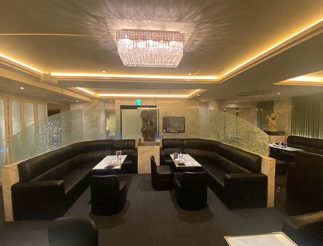 沖縄・松山の高級キャバクラ『CLUB NAHA（ナハ）』（画像2）