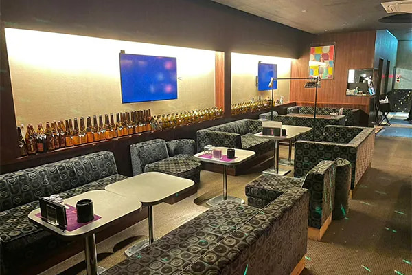 浜松の高級キャバクラ『gllow（グロウ）』