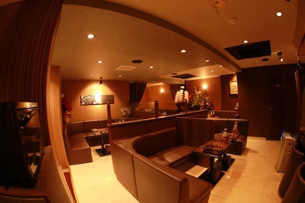 長崎の高級キャバクラ『CLUB QUEEN（クイーン）』（画像2）