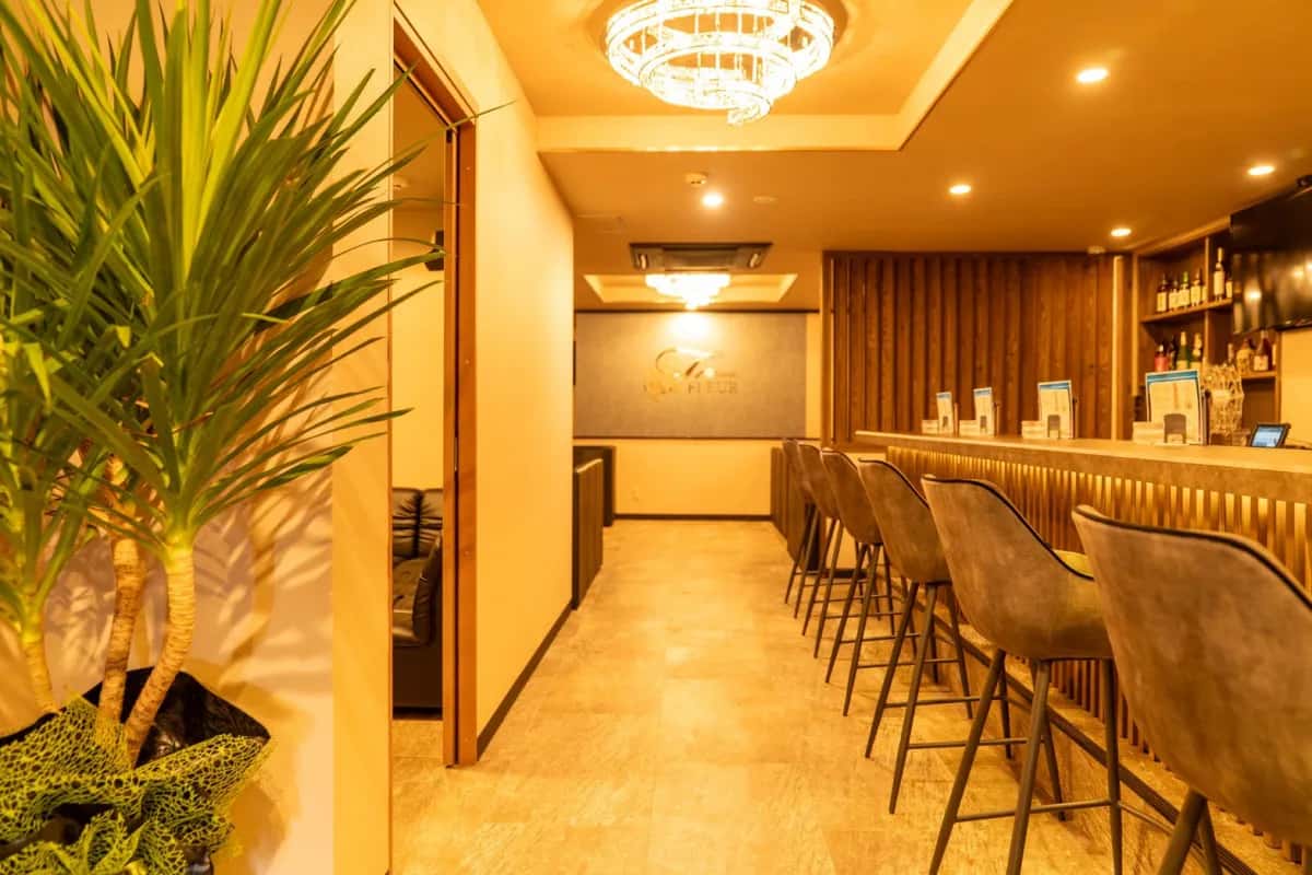 松本の高級キャバクラ『Lounge FLEUR（ラウンジフルール）』（画像1）