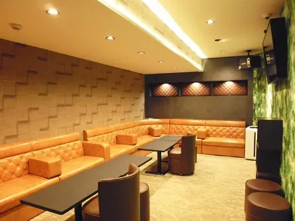都町の高級キャバクラ『Salon de MOMOYA（モモヤ）』