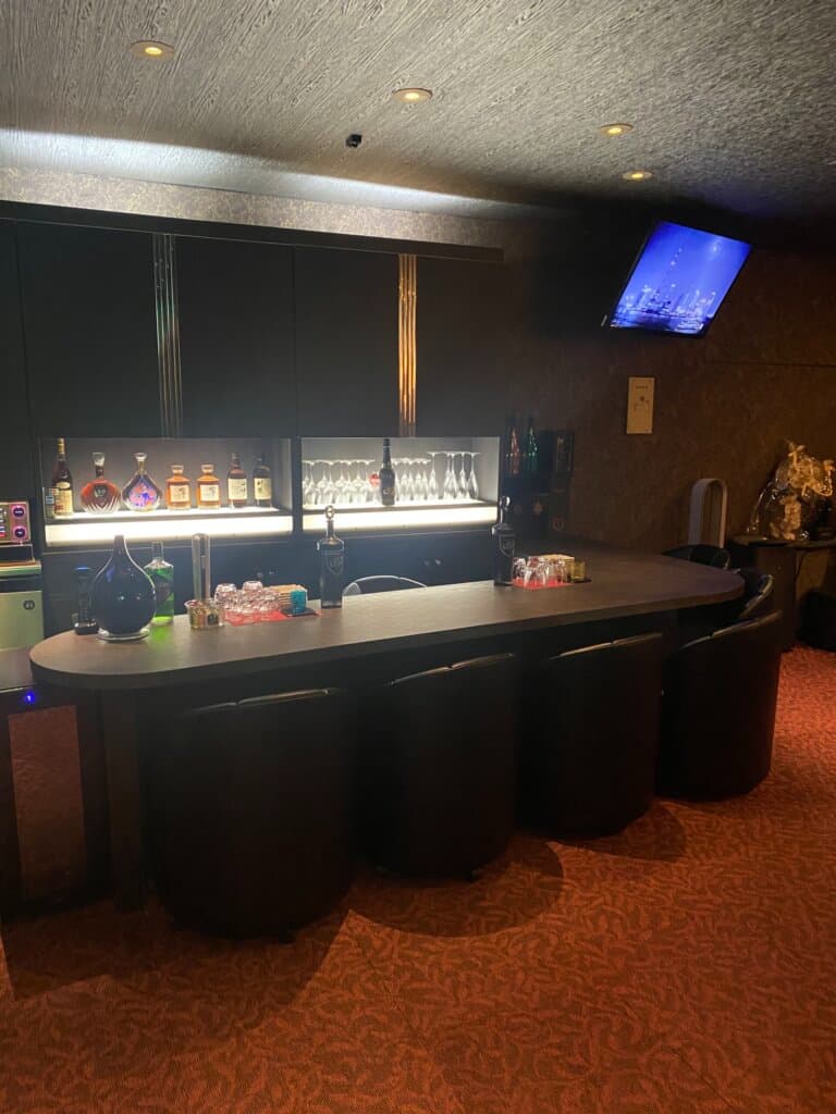 天文館の高級キャバクラ『Lounge Riz（ラウンジ リズ）』
