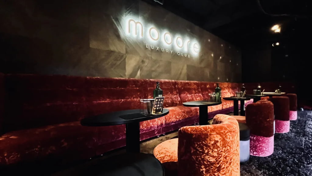 両替町の高級キャバクラ『mooore（モーレ）』（画像1）