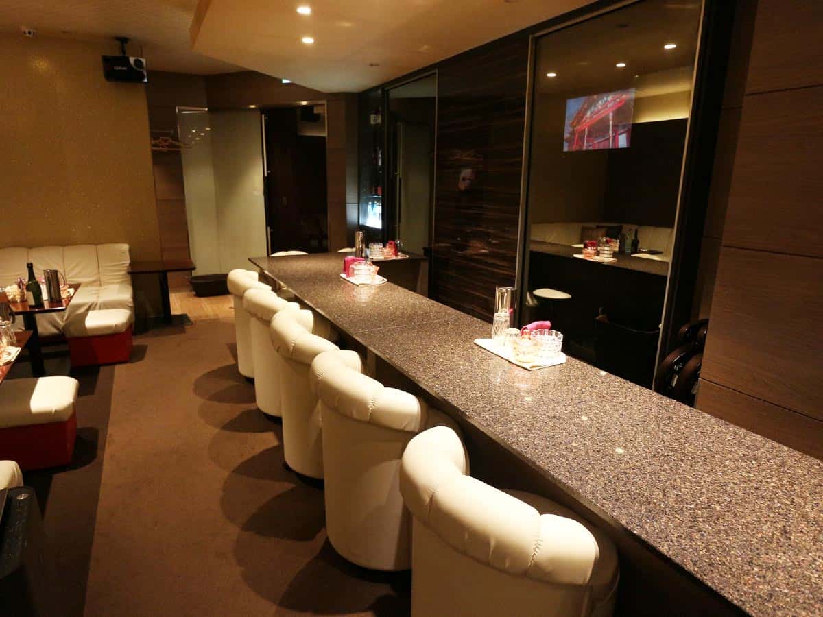 奈良の高級キャバクラ『Lounge さくらさくら』