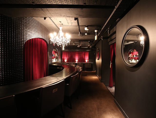 GIRLS BAR ROYAL SHIBUYA<ロイヤルシブヤ> 渋谷 ガールズバー SHOP GALLERY 1